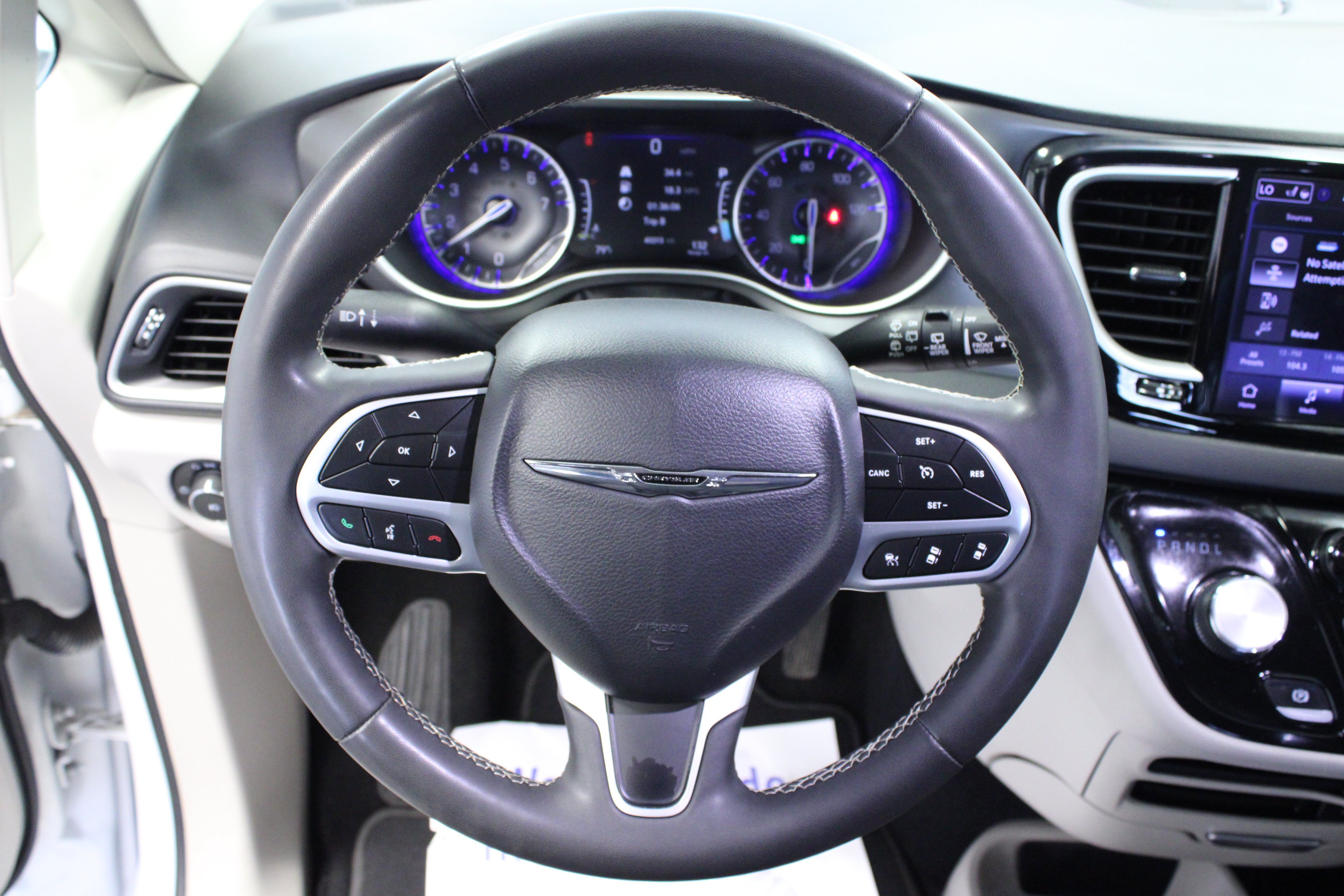 Used 2022 Chrysler Pacifica Touring-L FWD image 18