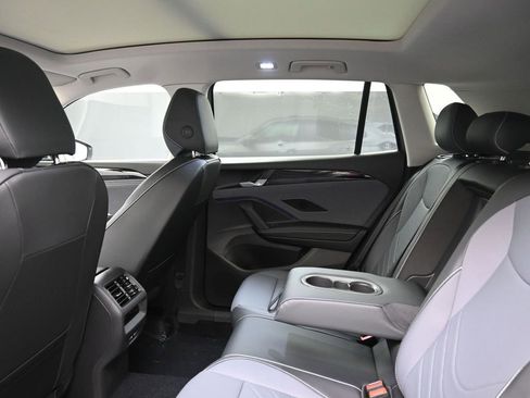 New 2026 Volkswagen Tiguan SE image 18