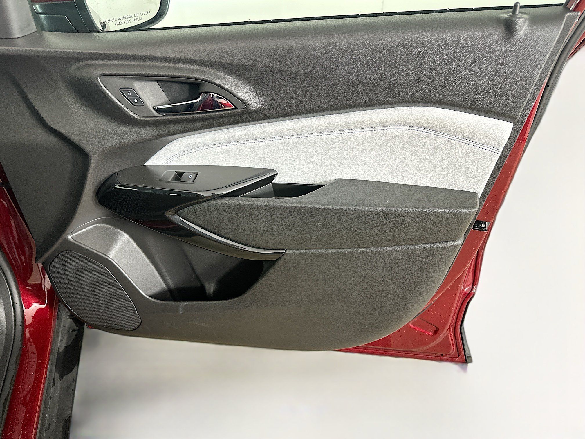 Used 2025 Chevrolet Trax LT FWD image 30