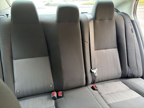Used 2025 Nissan Sentra SV FWD image 32