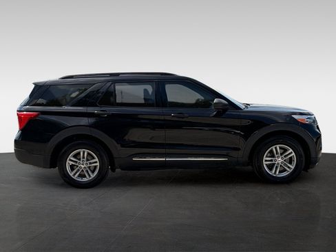 Used 2021 Ford Explorer XLT w/ Class III Trailer Tow Package AWD/4WD image 4