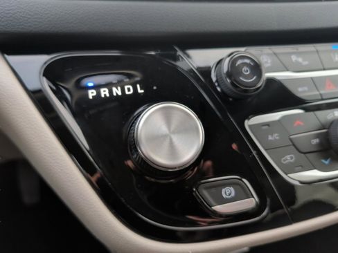 Used 2024 Chrysler Pacifica Touring-L image 30