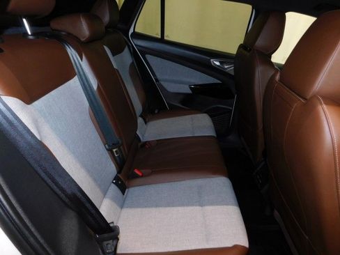 Used 2023 Volkswagen ID.4 Pro image 17