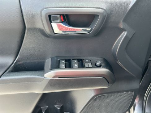 Used 2023 Toyota Tacoma TRD Sport AWD/4WD image 15