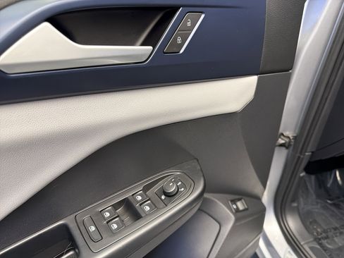 Used 2022 Volkswagen Taos SE image 11