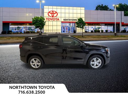 Used 2024 GMC Terrain SLE image 3