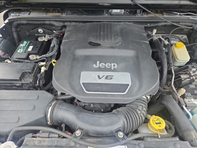 Used 2016 Jeep Wrangler Unlimited Sport w/ Connectivity Group AWD/4WD image 27
