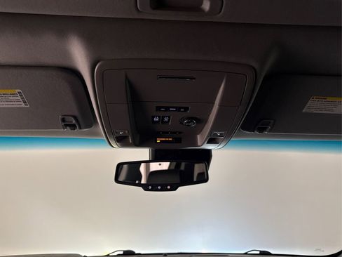 Used 2017 Chevrolet Suburban Premier image 18