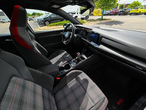 Used 2022 Volkswagen GTI SE FWD image 23