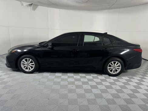 Used 2025 Toyota Camry LE image 5