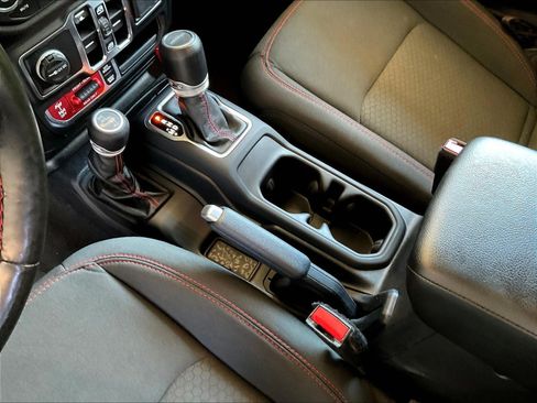 Used 2021 Jeep Gladiator Rubicon AWD/4WD image 19