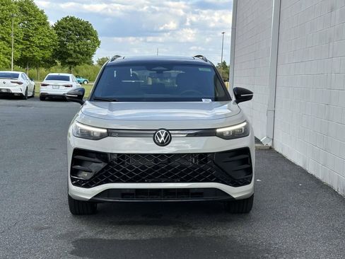 New 2026 Volkswagen Tiguan SE R-Line AWD/4WD image 9