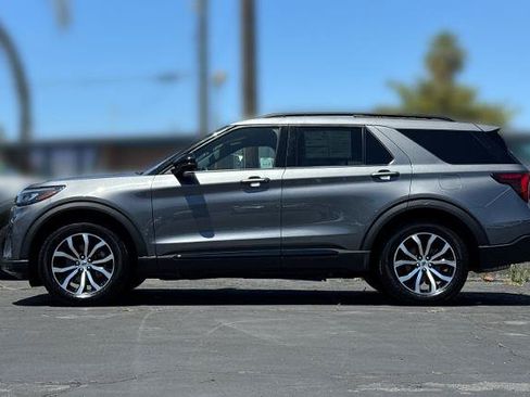Certified 2025 Ford Explorer ST-Line AWD/4WD image 33