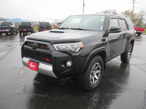Used 2018 Toyota 4Runner TRD Off-Road Premium image 9