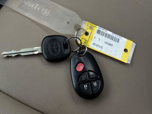 Used 2012 Toyota Highlander SE w/ Tow Pkg image 35