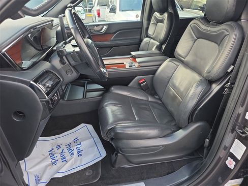 Used 2023 Lincoln Navigator Reserve image 12