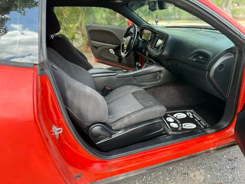 Used 2018 Dodge Challenger SXT RWD image 4