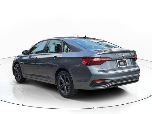 Used 2024 Volkswagen Jetta SE w/ Panoramic Sunroof Package FWD image 4