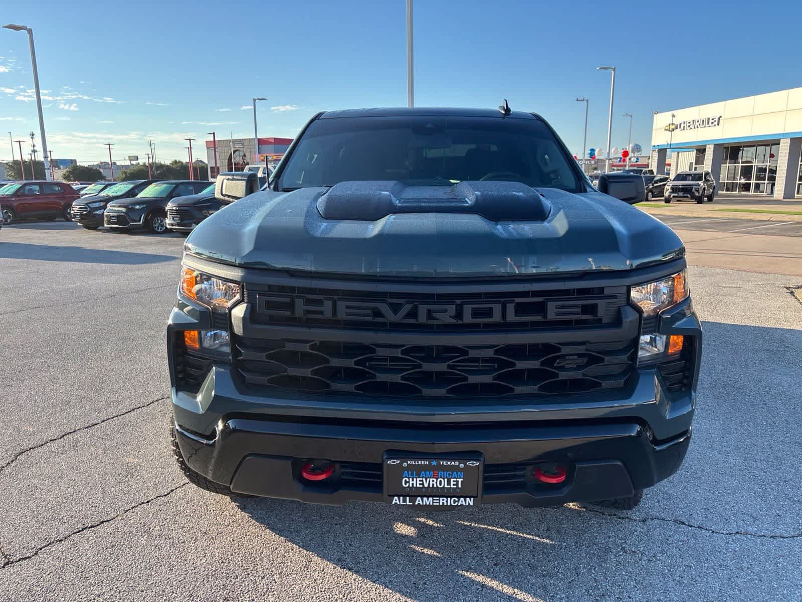 Used 2025 Chevrolet Silverado 1500 Custom Trail Boss w/ LPO, Dark Essentials Package AWD/4WD image 2