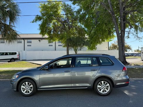 Used 2019 Volkswagen Golf S FWD image 5