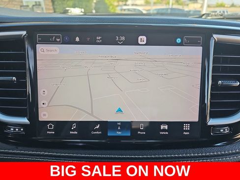 Used 2023 Chrysler Pacifica Limited FWD image 24