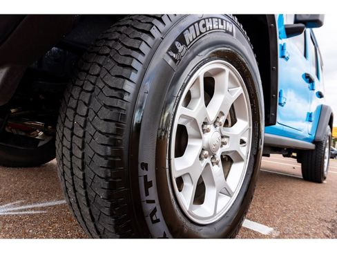 Used 2021 Jeep Wrangler Unlimited Islander image 9