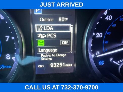Used 2019 Toyota Highlander LE AWD/4WD image 12