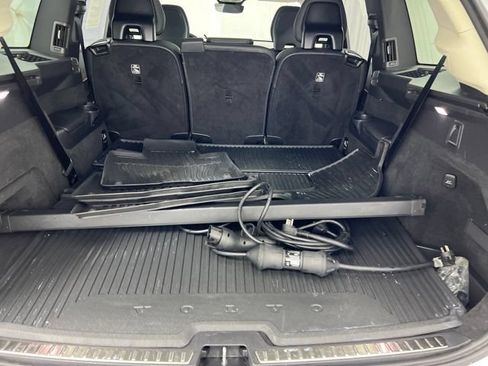 Used 2024 Volvo XC90 T8 Plus w/ Protection Package Premier AWD/4WD image 9