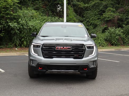 Used 2025 GMC Acadia AT4 w/ Luxury Package AWD/4WD image 3