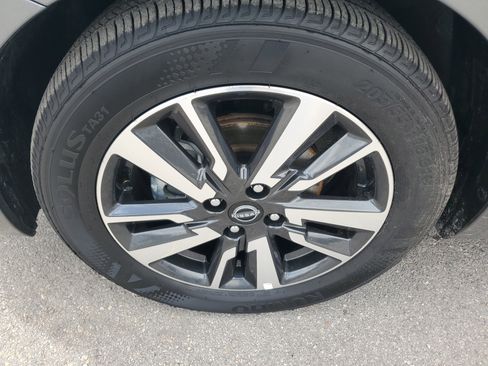 Used 2025 Nissan Versa SV image 27