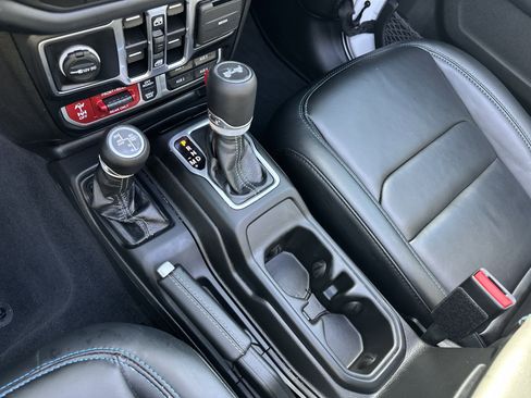 Used 2024 Jeep Wrangler Unlimited Rubicon 4xe image 35