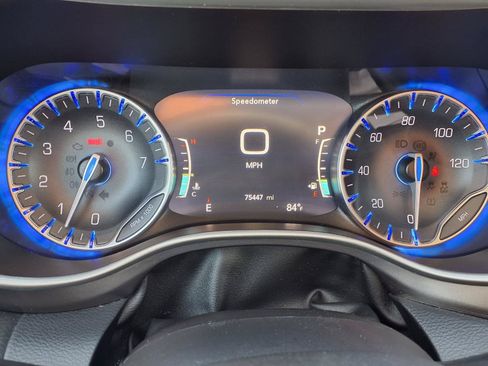 Used 2024 Chrysler Pacifica Touring-L FWD image 15
