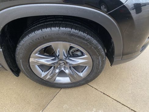 Used 2019 Toyota Highlander Limited Platinum image 5