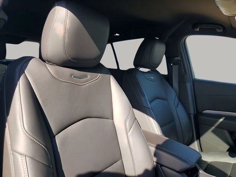 Used 2024 Cadillac XT4 Premium Luxury image 15