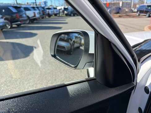 Certified 2025 Hyundai Venue SE image 14