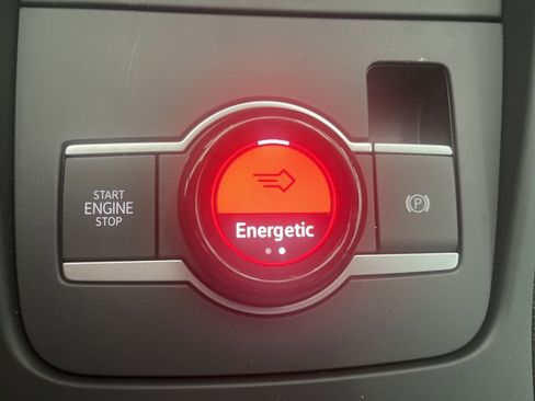 New 2026 Volkswagen Tiguan SE image 28