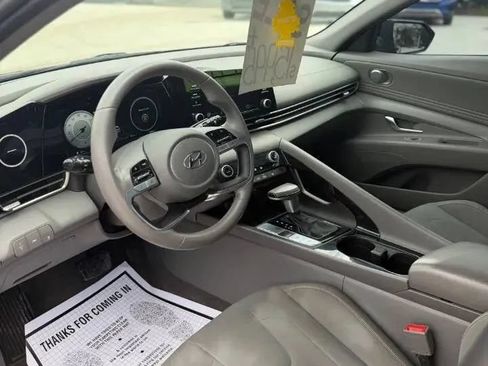 Used 2021 Hyundai Elantra SEL w/ Convenience + Premium Package FWD image 10