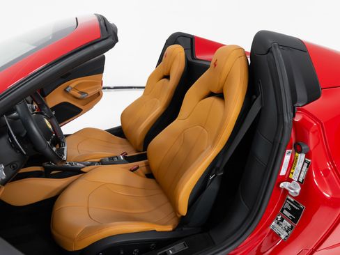 Used 2021 Ferrari F8 Tributo image 17