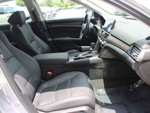 Used 2018 Honda Accord Touring image 13