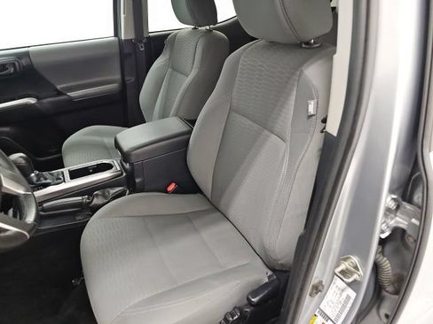 Used 2019 Toyota Tacoma SR5 AWD/4WD image 14