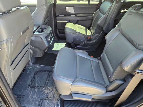 Used 2025 Ford Expedition Active AWD/4WD image 10