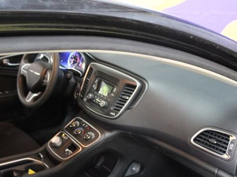 Used 2015 Chrysler 200 LX FWD image 10