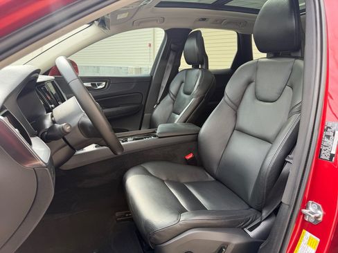 Used 2018 Volvo XC60 T5 Momentum w/ Convenience Package AWD/4WD image 12