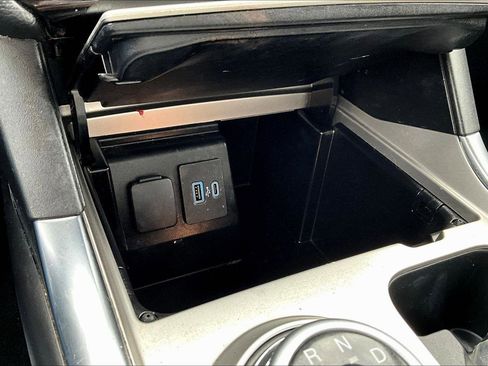 Used 2022 Ford Explorer Limited image 33