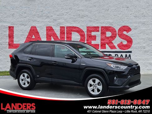 Used 2021 Toyota RAV4 XLE w/ Convenience Package image 1