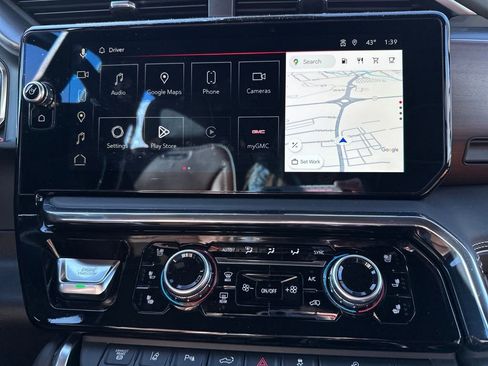 Used 2024 GMC Sierra 2500 Denali Ultimate w/ Snow Plow Prep/Camper Package image 17