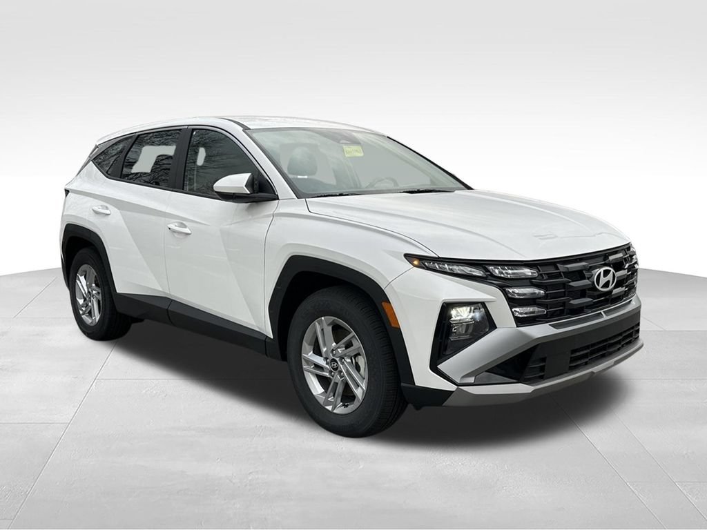 Used 2025 Hyundai Tucson SE FWD image 1