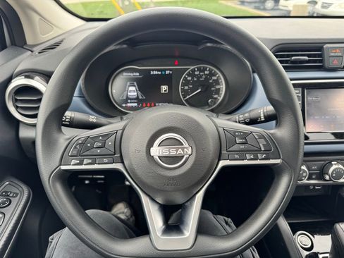 Used 2025 Nissan Versa SV image 12