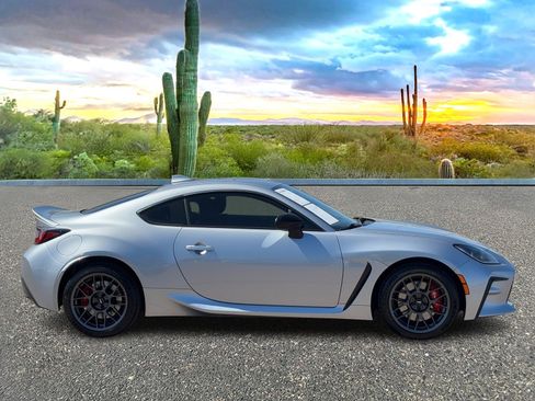 Used 2025 Toyota GR86 Premium w/ Performance Package image 6