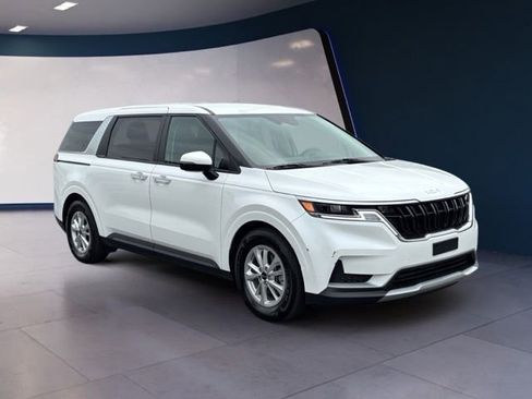 Used 2024 Kia Carnival LX FWD image 7